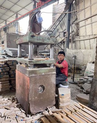 石材廢料加工的冰裂紋、扇形園林地鋪石“隱形冠軍”