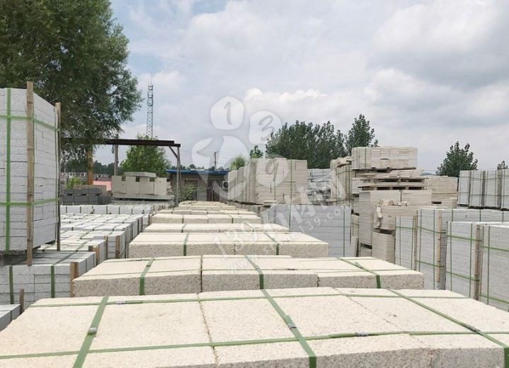 【南陽金泰石業】主營河南黃金麻、河南黃銹石方城芝麻白花崗巖園林工程配套用石