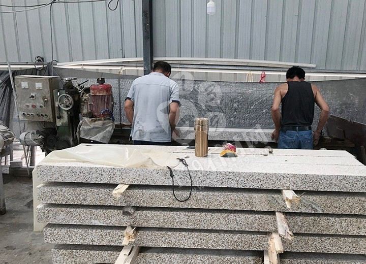 【南陽金泰石業】主營河南黃金麻、河南黃銹石方城芝麻白花崗巖園林工程配套用石