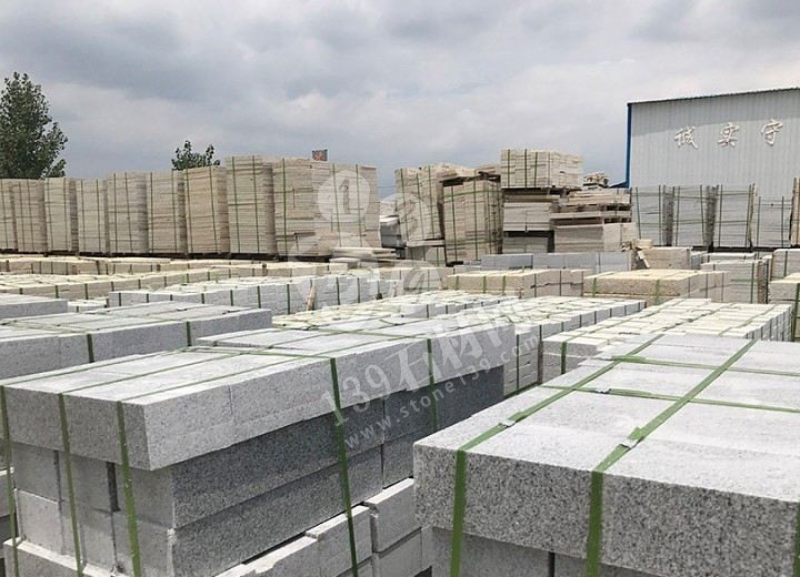 【南陽金泰石業】主營河南黃金麻、河南黃銹石方城芝麻白花崗巖園林工程配套用石