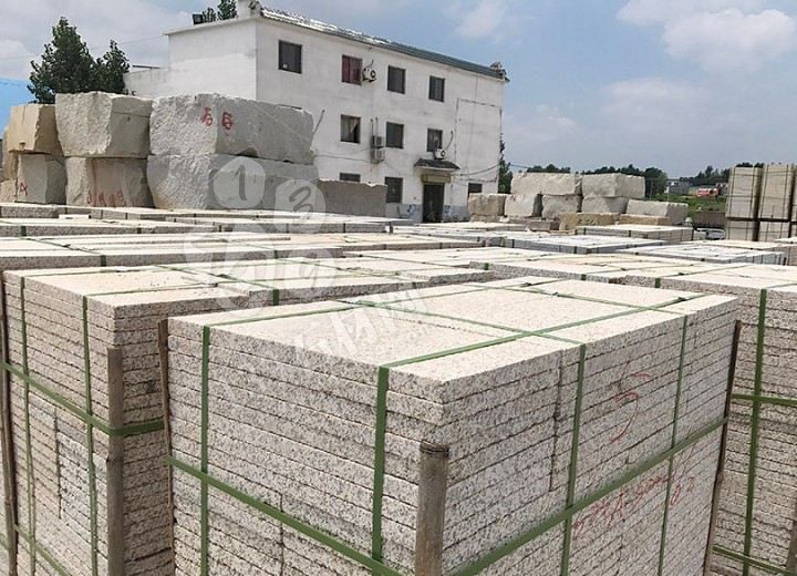 【南陽金泰石業】主營河南黃金麻、河南黃銹石方城芝麻白花崗巖園林工程配套用石