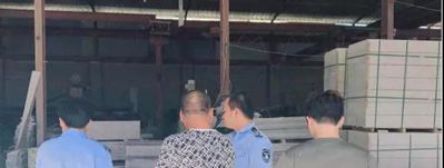 南安石井鎮(zhèn)持續(xù)開展石材企業(yè)污染整治行動。立即停產(chǎn)關(guān)閉，自行拆除機(jī)臺設(shè)備