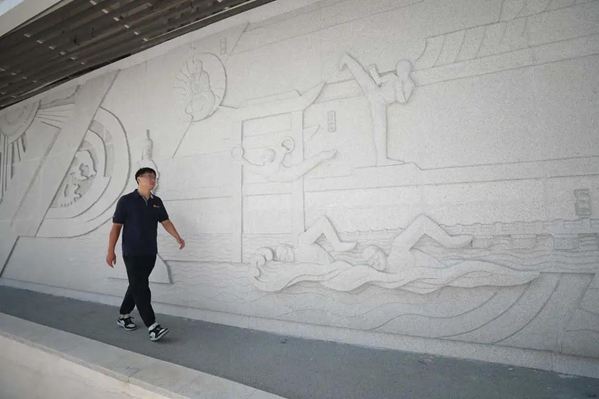 太驚艷！晉江市中運(yùn)主場(chǎng)館這座大型石雕亮相啦！