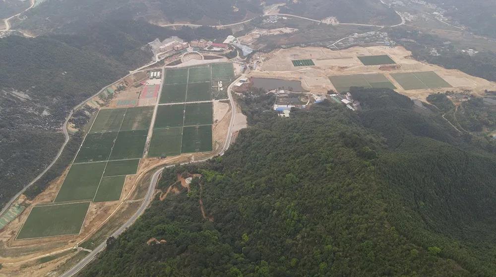 廣西廢棄礦山變身“足球小鎮”，預計實現營收20億元