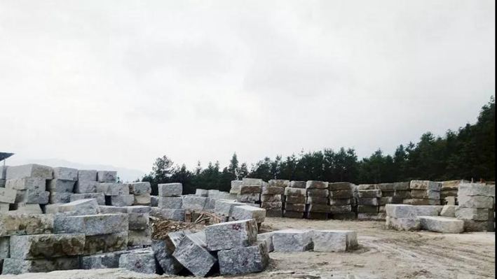 湖南長沙寧鄉(xiāng)市流沙河鎮(zhèn)花崗巖產(chǎn)區(qū)及芝麻灰石材