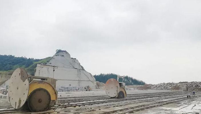 湖南長沙寧鄉(xiāng)市流沙河鎮(zhèn)花崗巖產(chǎn)區(qū)及芝麻灰石材