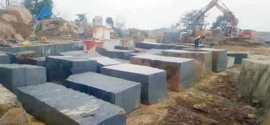 廣西青石桂林龍勝縣輝綠巖石材礦山及超大荒料欣賞！