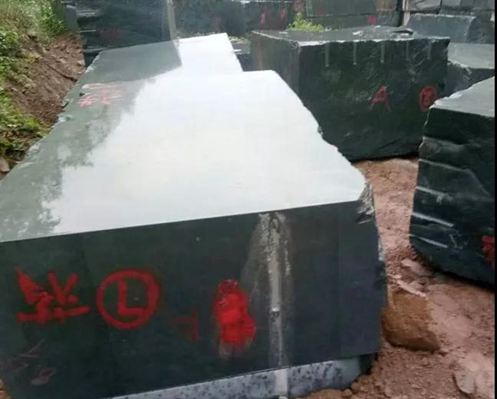 四川萬(wàn)源青石礦山開(kāi)采現(xiàn)場(chǎng)實(shí)拍圖