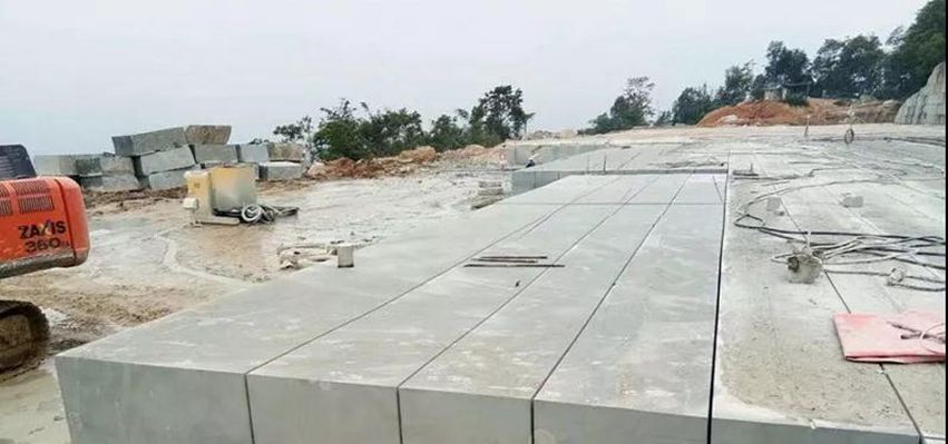 四川萬(wàn)源青石礦山開(kāi)采現(xiàn)場(chǎng)實(shí)拍圖