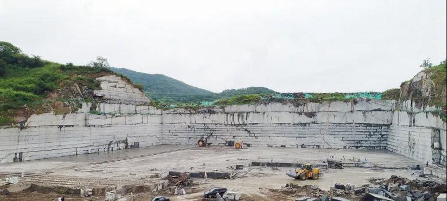 吉林省磐石市花崗巖產區吉祥黑、吉祥紅石材及礦山鑒賞！