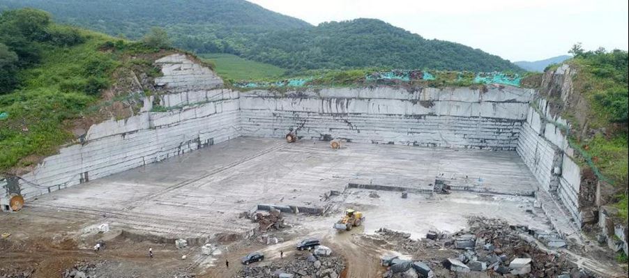 吉林省磐石市花崗巖產區吉祥黑、吉祥紅石材及礦山鑒賞！