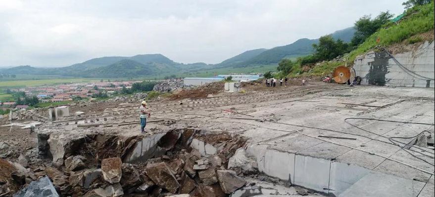 吉林省磐石市花崗巖產區吉祥黑、吉祥紅石材及礦山鑒賞！