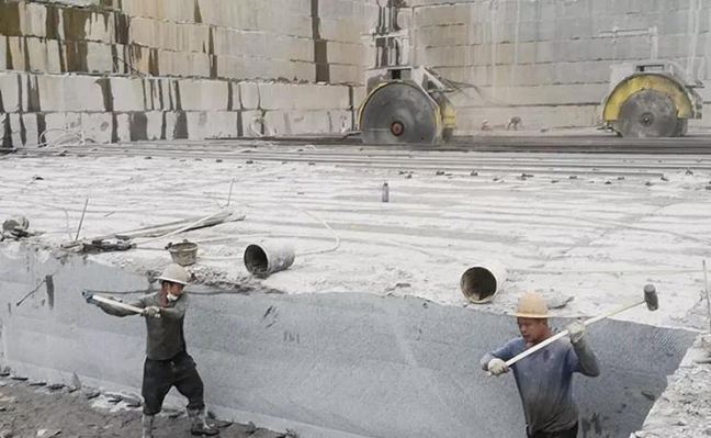 江西芝麻黑石材產區宜春市奉新縣清潭黑花崗巖654礦山石材欣賞！