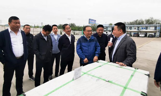 考察幾大知名花崗巖產區，把中部（麻城）石材產業園建成中國臨礦產業集群標桿園區達成共識