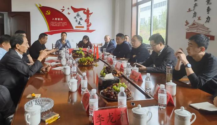 考察幾大知名花崗巖產區，把中部（麻城）石材產業園建成中國臨礦產業集群標桿園區達成共識