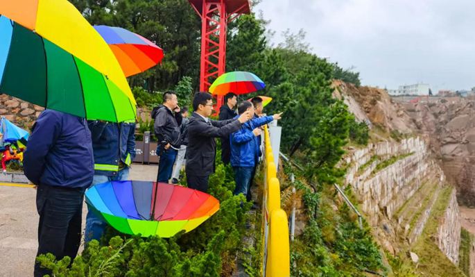 考察幾大知名花崗巖產區，把中部（麻城）石材產業園建成中國臨礦產業集群標桿園區達成共識