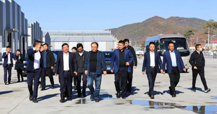 考察幾大知名花崗巖產區，把中部（麻城）石材產業園建成中國臨礦產業集群標桿園區達成共識