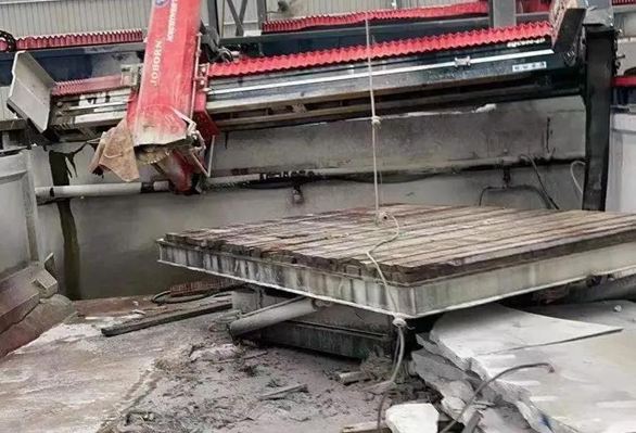 麻城石材工人砸廠事件持續發酵，警方已介入調查！兩敗俱傷，得不償失！