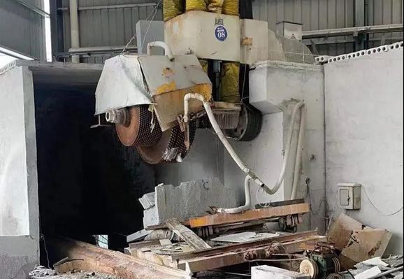 麻城石材工人砸廠事件持續發酵，警方已介入調查！兩敗俱傷，得不償失！