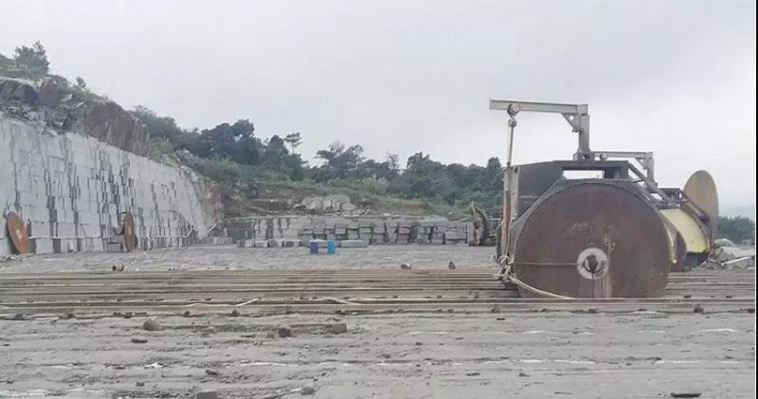 海南芝麻黑礦山產(chǎn)區(qū)-屯昌縣花崗巖礦區(qū)和（海金剛、金點(diǎn)灰麻）石材欣賞