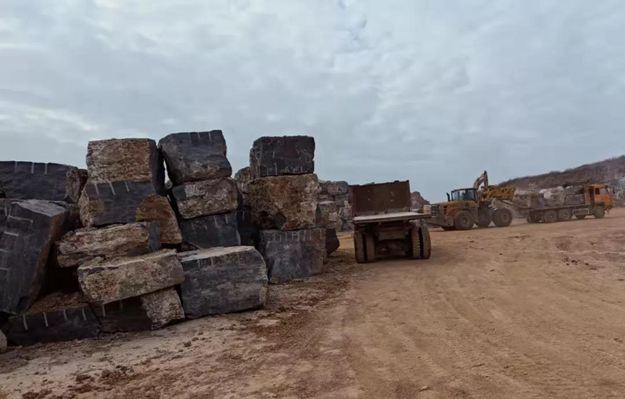 河南黑青石產區鶴壁市淇縣黑青石礦山石材產品欣賞