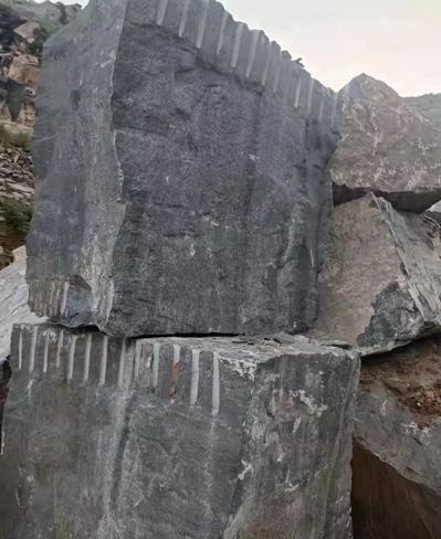 河南黑青石產區鶴壁市淇縣黑青石礦山石材產品欣賞