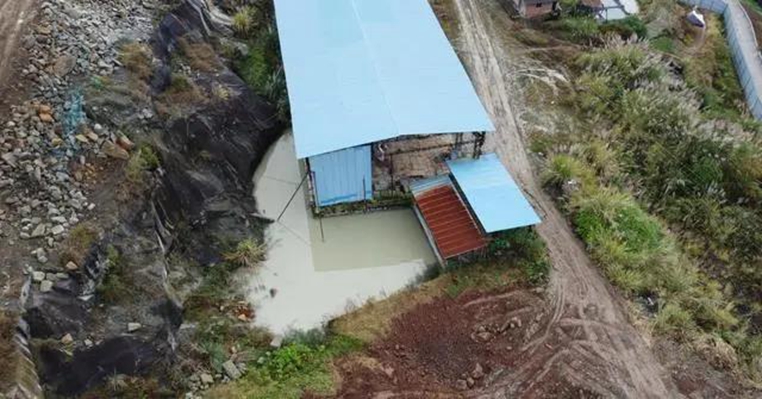 四川達州通川區青石礦山非法開采污水直排嚴重污染環境