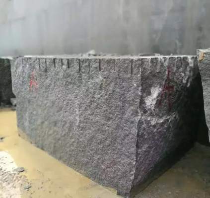 鐘山縣（廣西芝麻黑產地）警方成功偵破！擅自占用林地開采花崗巖石材案件