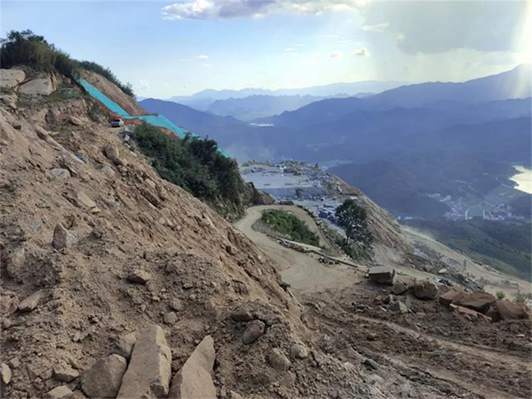 鐘山縣（廣西芝麻黑產地）警方成功偵破！擅自占用林地開采花崗巖石材案件