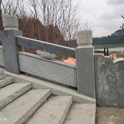 萬源青石各種欄桿施工現場