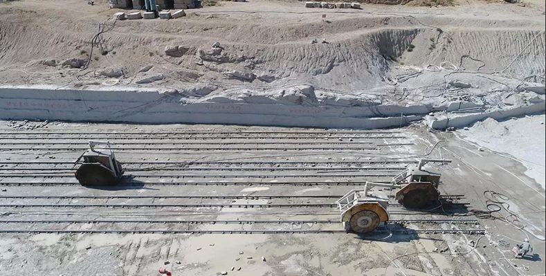 “中國塞北石材之鄉(xiāng)”內(nèi)蒙古鑲黃旗石材礦山和金鉆瑪(塞北金麻)白金瑪(蒙古白麻)產(chǎn)品欣賞!