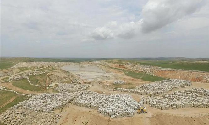 “中國塞北石材之鄉(xiāng)”內(nèi)蒙古鑲黃旗石材礦山和金鉆瑪(塞北金麻)白金瑪(蒙古白麻)產(chǎn)品欣賞!