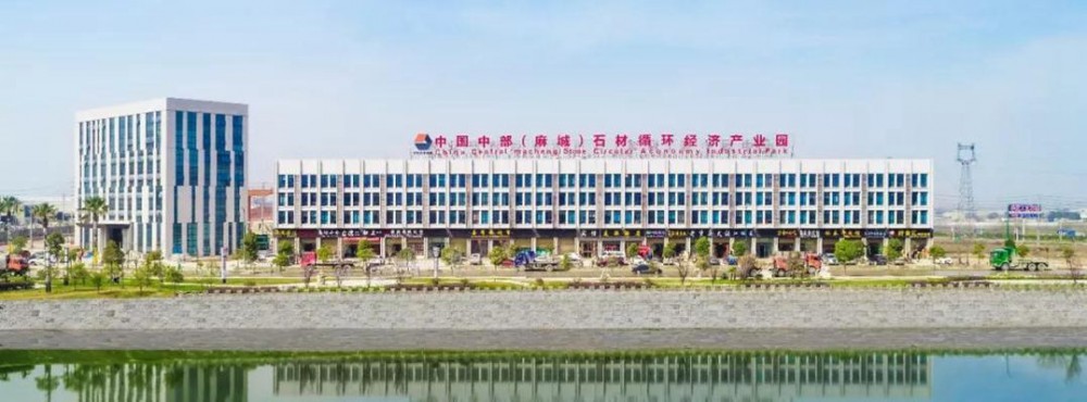 湖北麻城石材礦山資源可開采一百年以上,芝麻白色差小受房產青睞