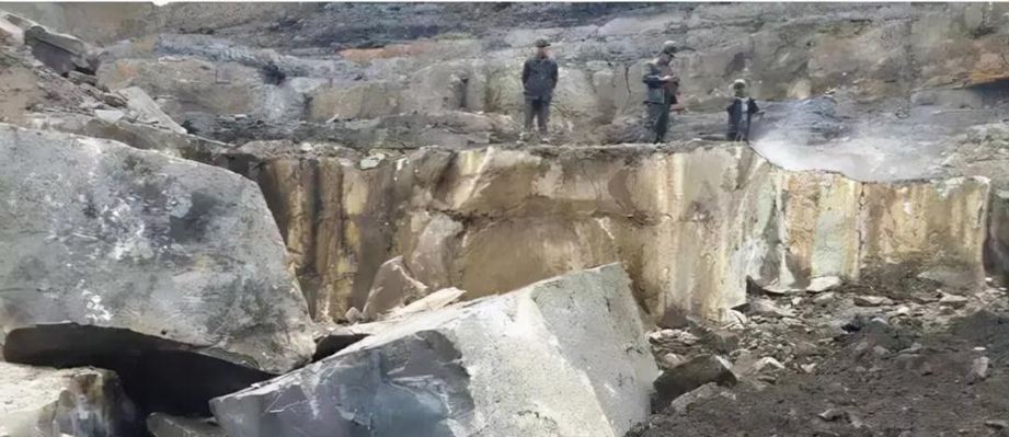 四川雅安滎經縣石材產品中國紅、滎經紅、雅蒙黑石材