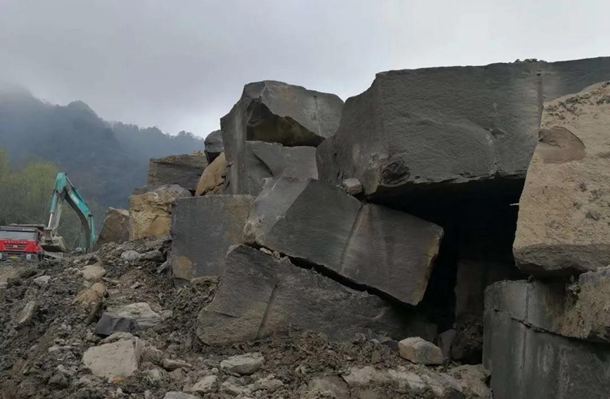 四川雅安滎經縣石材產品中國紅、滎經紅、雅蒙黑石材