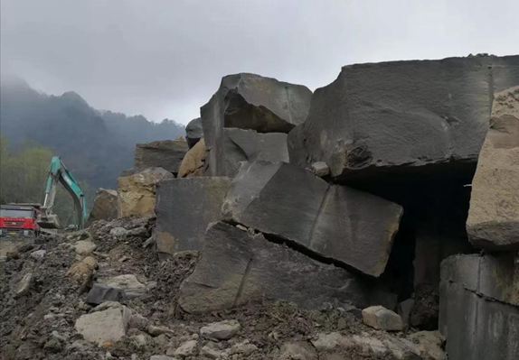 四川雅安滎經縣石材產品中國紅、滎經紅、雅蒙黑石材