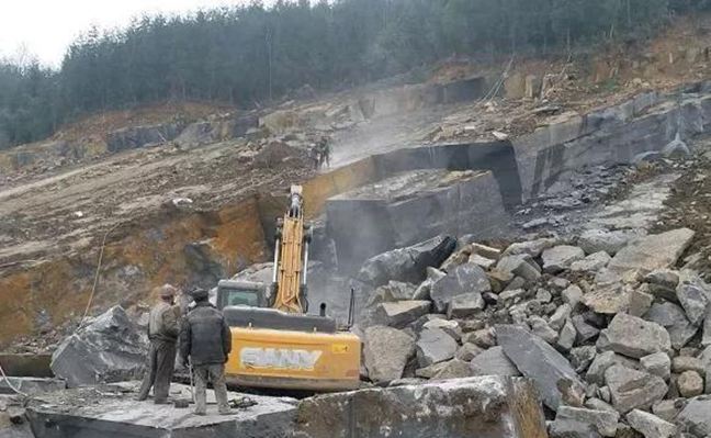 四川雅安滎經縣石材產品中國紅、滎經紅、雅蒙黑石材