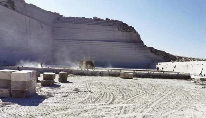 新疆哈密奧莫爾塔格石材產區產品新疆咖啡鉆石材欣賞！