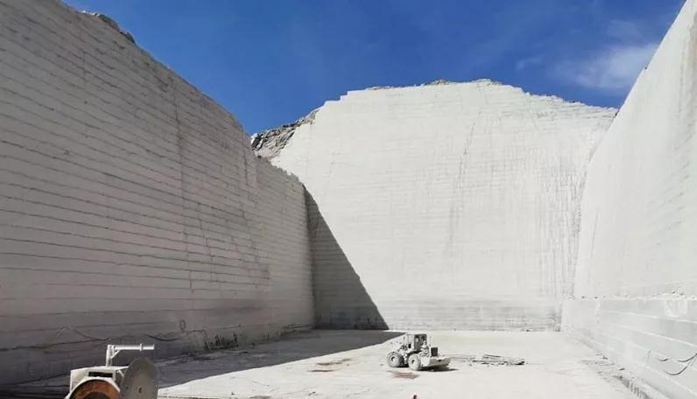 新疆哈密奧莫爾塔格石材產區產品新疆咖啡鉆石材欣賞！