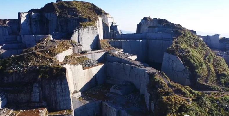 圖賞封礦后的福建最大石材礦山——長泰吳田山！