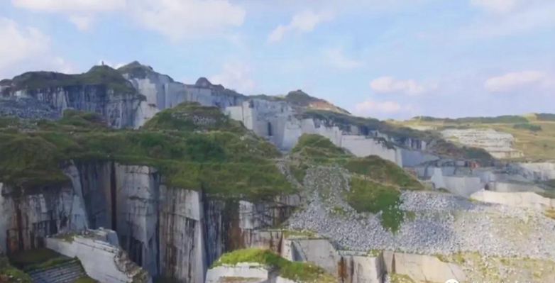 圖賞封礦后的福建最大石材礦山——長泰吳田山！