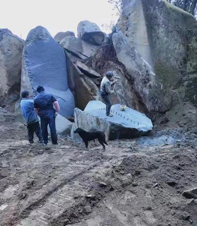 四川芝麻黑花崗巖產區石棉縣礦山及石材欣賞！