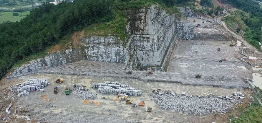 安徽芝麻灰石材產地旌德縣花崗巖礦山及灰麻石材欣賞！