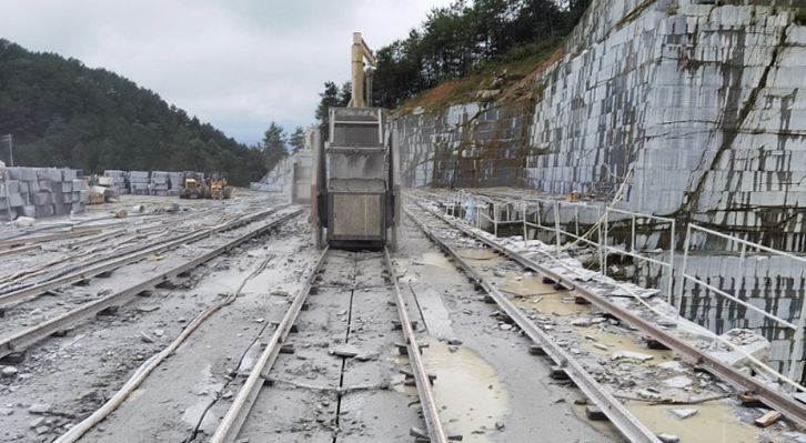 安徽芝麻灰石材產地旌德縣花崗巖礦山及灰麻石材欣賞！