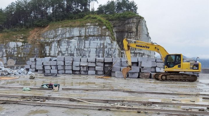 安徽芝麻灰石材產地旌德縣花崗巖礦山及灰麻石材欣賞！
