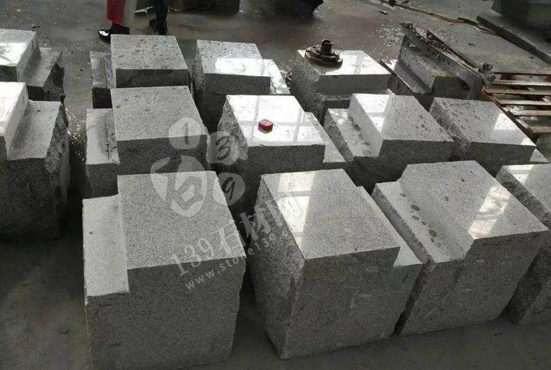 麻城張順利石材廠主要經營湖北芝麻白、芙蓉白環境石,地鋪石,路延石,小方石