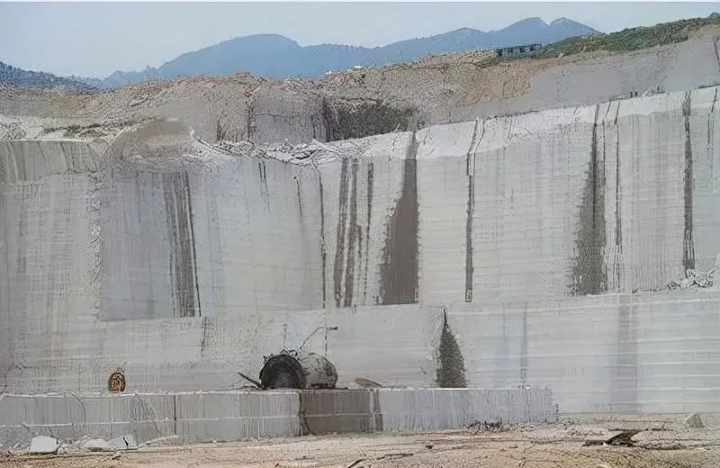石材等礦產露天采礦應該因地制宜避免被“一刀切”