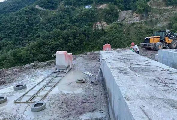 陜西石材產區(qū)安康白河縣石材資源和石材產品（夢幻彩云、青石、盤古綠）介紹