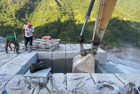 陜西石材產區(qū)安康白河縣石材資源和石材產品（夢幻彩云、青石、盤古綠）介紹