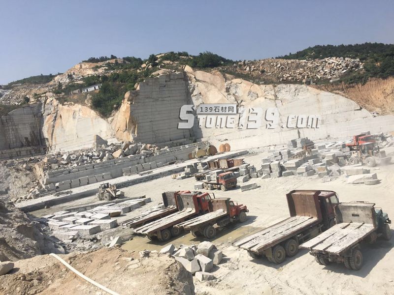 【洪興石材】主營河南泌陽芝麻白、芝麻灰、泌陽紅、芝麻黑、黃銹石、白麻、路沿石、花崗巖異形石等產品